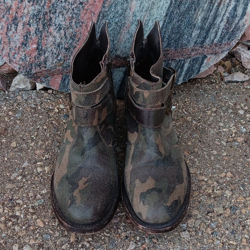 Cofi Camo Print Leather Ankle Boots Booties Women's Sz 6.5 View 3